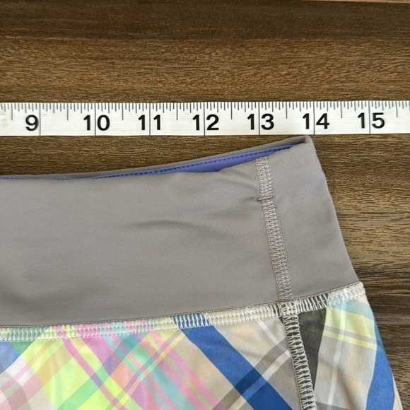 Lululemon Run Speed Short in Rad Plaid Lullaby Reflective / Ambient Grey, 4 - Picture 3 of 16